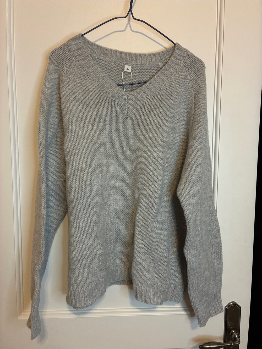 BNWT Light Gray Chunky Knit V-Neck Sweater 👵MT